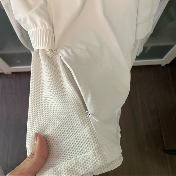 Fabletics long sleeve white pullover jacket with pockets and pouch on back. - Picture 3 of 6